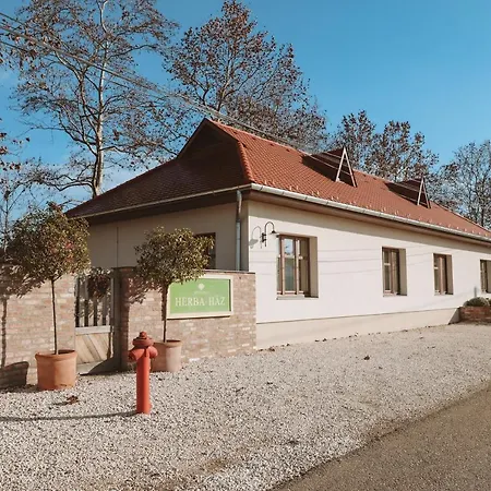 Herba-haz Bed & Breakfast *